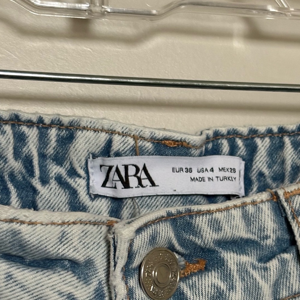 Zara Light Wash Straight Leg Women's Jeans - Picture 7 of 9